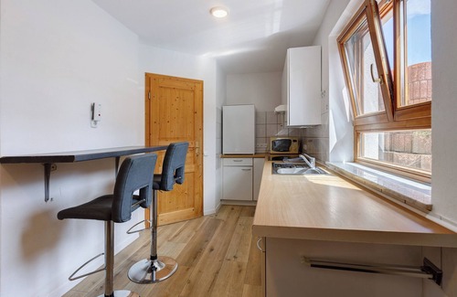 Radolfzell am Bodensee Apartment | Apartment 'Wohnen Auf Zeit' with Mountain View and Wi-Fi