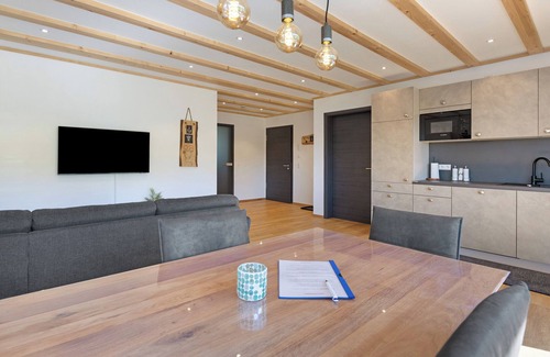 Triberg im Schwarzwald Apartment | Apartment 'Kapellen Blick' with Mountain View, Shared Terrace and Wi-Fi