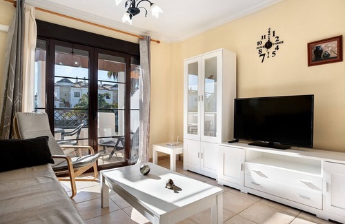 Poblado de Sancti Petri Apartment | Apartment 'Apartamento 041' with Shared Pool, Wi-Fi and Air Conditioning