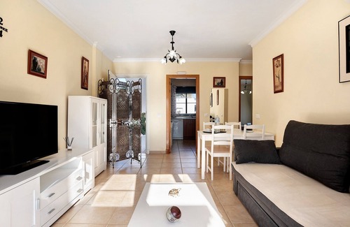 Poblado de Sancti Petri Apartment | Apartment 'Apartamento 041' with Shared Pool, Wi-Fi and Air Conditioning