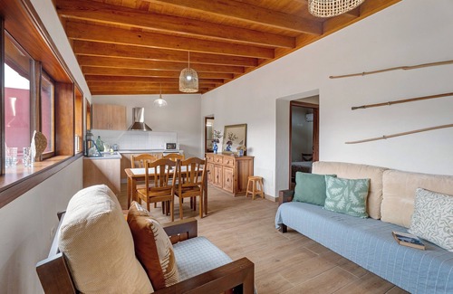 Agulo Apartment | Apartment 'Tilo' with Mountain View, Wi-Fi and Air Conditioning