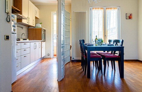 Torre del Lago Puccini Apartment | Apartment 'Raggio Di Sole' with Balcony and Wi-Fi