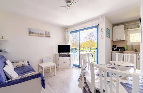 Pornic Apartment | Apartment '07 - Sainte Marie, Vue Golf' with Private Pool and Balcony