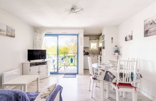 Pornic Apartment | Apartment '07 - Sainte Marie, Vue Golf' with Private Pool and Balcony