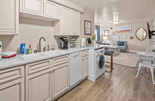 St. Charles Apartment | Apartment ∙ 1 bedroom ∙ 4 guests