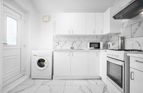 Olton Apartment | Apartment 1 Bedroom,sleeps6,parking