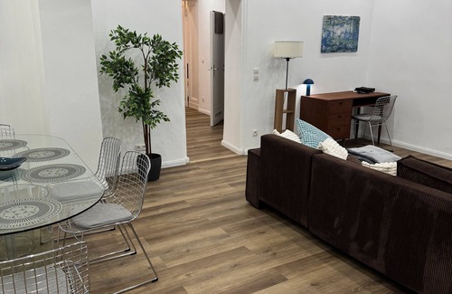 Moabit Apartment | Apartment '120 M² In Berlin' with Wi-Fi