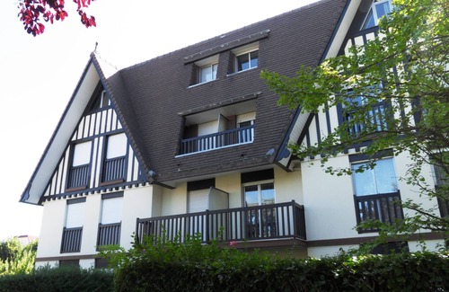 Houlgate Apartment | Apartment 150m from the beach
