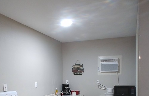 Milam Apartment | Apartment 2- 2760 Carters Ferry Road Milam Texas. Free Ice !