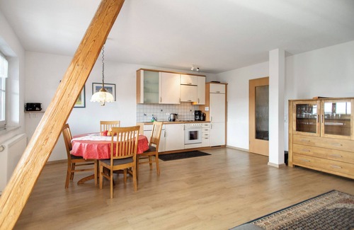Kressbronn Apartment | Apartment '2, 80 Qm' with Shared Garden, Balcony and Wi-Fi