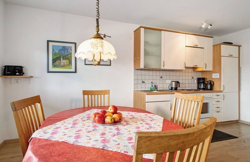 Kressbronn Apartment | Apartment '2, 80 Qm' with Shared Garden, Balcony and Wi-Fi