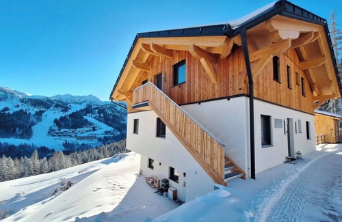 Sonnenalpe Nassfeld Apartment | Apartment '2' with Mountain View, Shared Garden and Wi-Fi