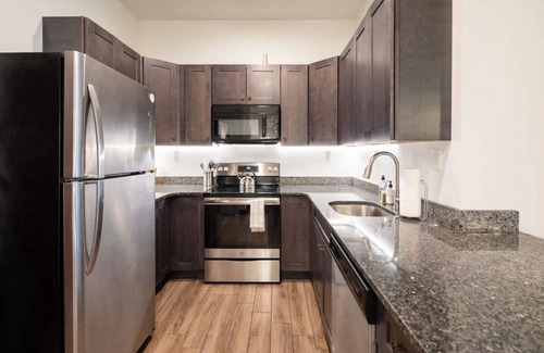 West Poplar Apartment | Apartment ∙ 2 bedrooms ∙ 4 guests