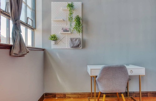 West Poplar Apartment | Apartment ∙ 2 bedrooms ∙ 4 guests