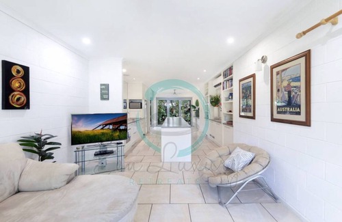 Larrakeyah Apartment | Apartment ∙ 2 bedrooms ∙ 4 guests