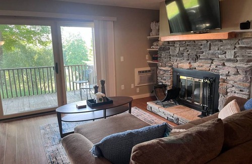 Bellaire Apartment | Apartment ∙ 2 bedrooms ∙ 10 guests