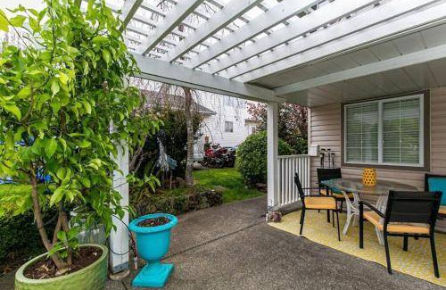 Colwood Apartment | Apartment ∙ 2 bedrooms ∙ 6 guests