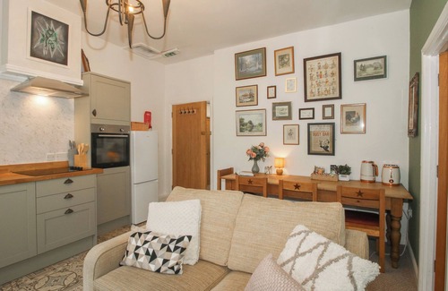Great Witley Cottage | APARTMENT 2 THE BRIDGE AT STANFORD HOTEL, romantic in Great Witley