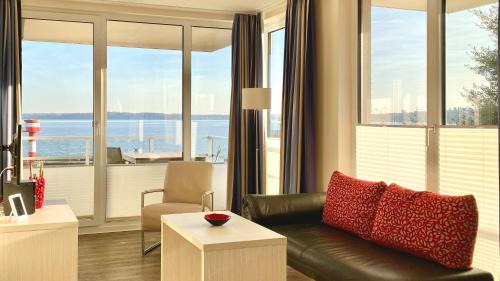 Eckernfoerde Apartment | Apartment 25, Pier 25, Apartmenthaus Hafenspitze Blickrichtung offene SeeStrand