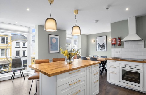 Clifden Cottage | Apartment 295 - Clifden - sleeps 5 guests in 2 bedrooms