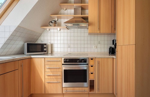 Altenwalde Apartment | Apartment '3 Raum Ferienwohnung' with Private Roof Terrace, Balcony and Wi-Fi