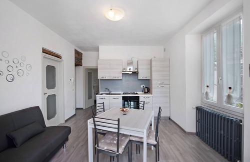 Lezzeno Apartment | Apartment '3' with Lake View, Shared Pool and Wi-Fi