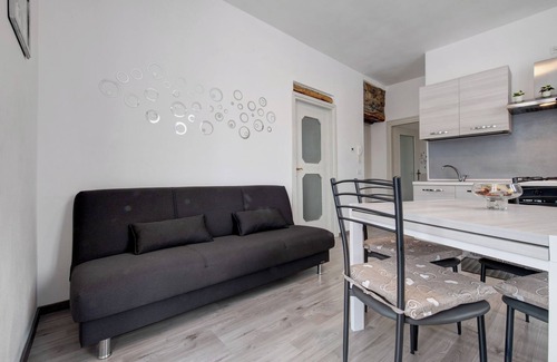 Lezzeno Apartment | Apartment '3' with Lake View, Shared Pool and Wi-Fi