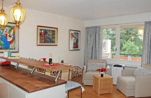 Bissone Apartment | Apartment 305 Romantik by Interhome