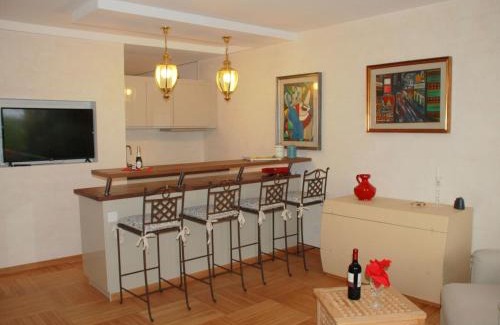 Bissone Apartment | Apartment 305 Romantik by Interhome