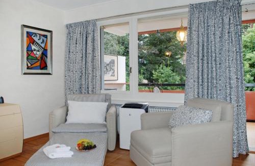 Bissone Apartment | Apartment 305 Romantik by Interhome