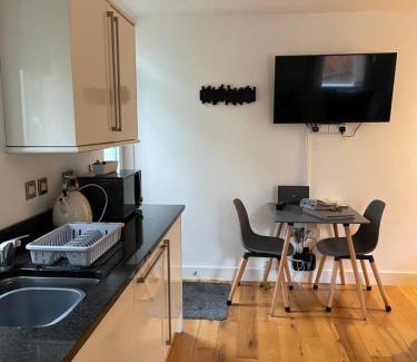 Muston Apartment | Apartment 4, 11 The Beach