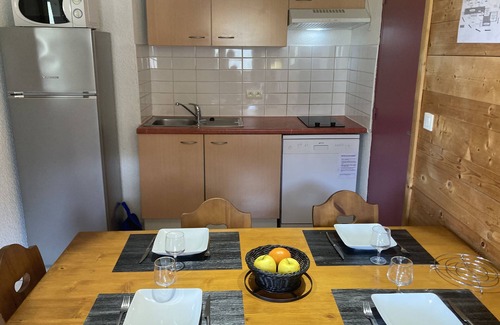Cauterets Apartment | Apartment 4/6 persons 38m2, mountain view heated swimming pool;500 m downtown