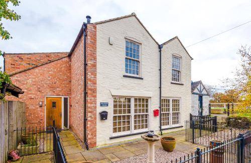 Sandbach Apartment | Apartment ∙ 4 bedrooms ∙ 8 guests