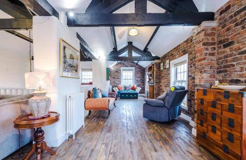 Sandbach Apartment | Apartment ∙ 4 bedrooms ∙ 8 guests