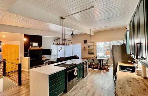 Butte Apartment | Apartment ∙ 4 bedrooms ∙ 10 guests