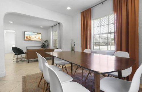 Southwest Apartment | Apartment ∙ 4 bedrooms ∙ 8 guests