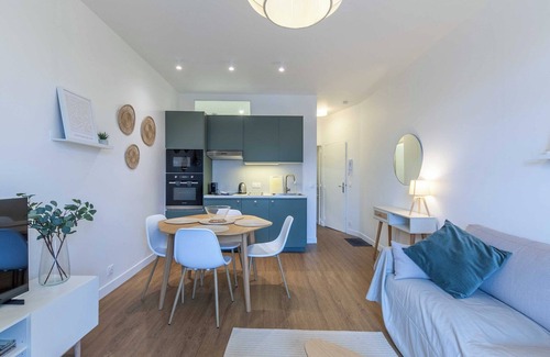 Deauville City Centre Apartment | Apartment 4 people w/balcony 500m from the beach