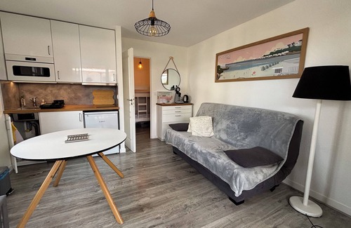 Vaux-sur-Mer Apartment | Apartment 4 persons-RDC-Jardinet 20m2- Private parking - 200m beach