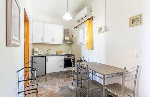 Agios Georgios Pagon Apartment | Apartment '4' with Sea View, Wi-Fi and Air Conditioning