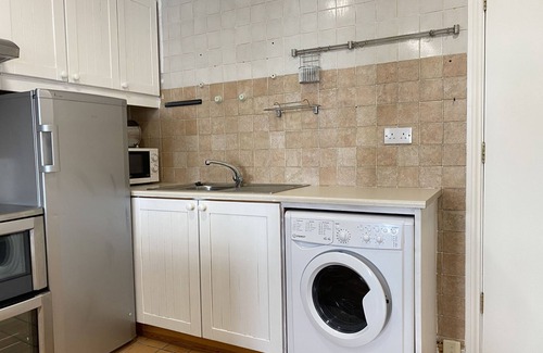 Roundstone Cottage | Apartment 454 - Roundstone - sleeps 5 guests in 2 bedrooms