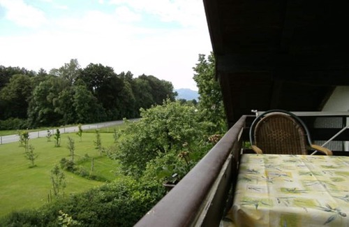 Gollenshausen a.Chiemsee Apartment | Apartment 4a - attic - balcony with morning sun, lake/mountain view, 50sqm