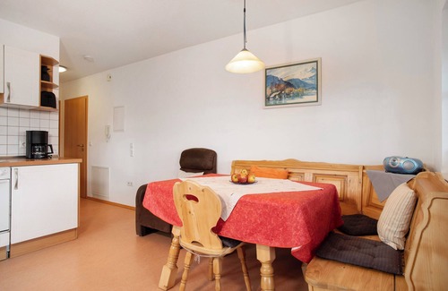 Kressbronn Apartment | Apartment '5, 45 Qm' with Shared Garden, Balcony and Wi-Fi