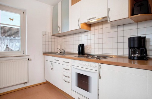 Kressbronn Apartment | Apartment '5, 45 Qm' with Shared Garden, Balcony and Wi-Fi