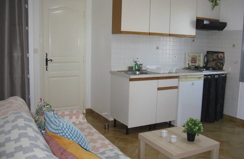 Les Bormettes Apartment | Apartment 5 minutes from the beach by car, 20 minutes on foot