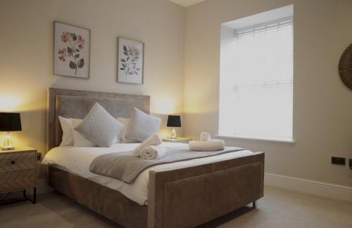 Bont Newydd Apartment | Apartment 5 Old Conservative Club in Historic Town Pass the Keys