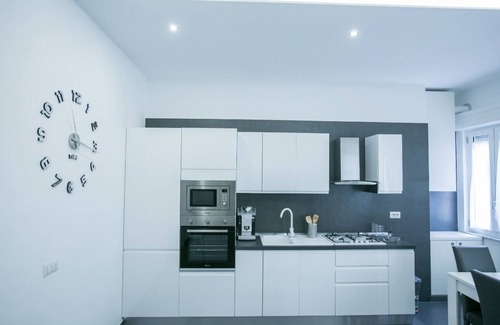 Naples City Centre Apartment | Apartment 50 meters from Central Station! Ideal for both families and friends