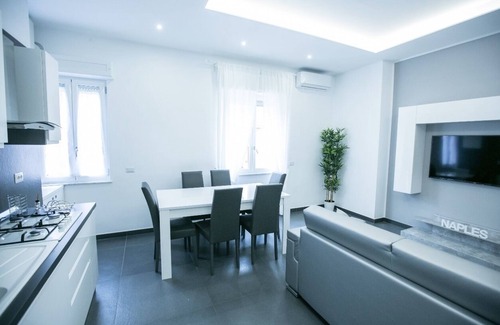 Naples City Centre Apartment | Apartment 50 meters from Central Station! Ideal for both families and friends