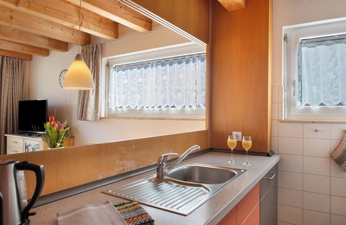 Bodman-Ludwigshafen House | Apartment '6' with Private Terrace, Shared Garden and Wi-Fi