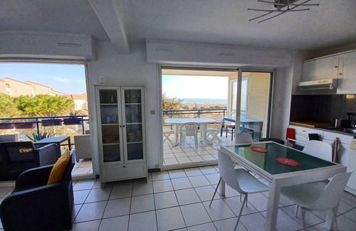 Saint-Pierre-la-Mer Apartment | Apartment 6 people, 20 m2 terrace, swimming pool, 5 min from the beach, wifi