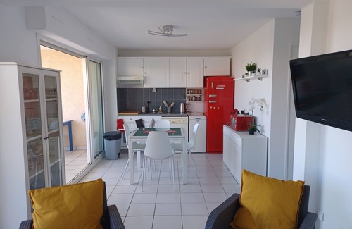 Saint-Pierre-la-Mer Apartment | Apartment 6 people, 20 m2 terrace, swimming pool, 5 min from the beach, wifi